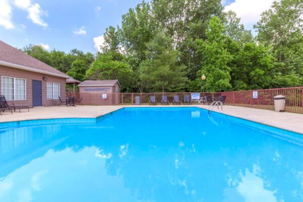 swimming-pool-8364387